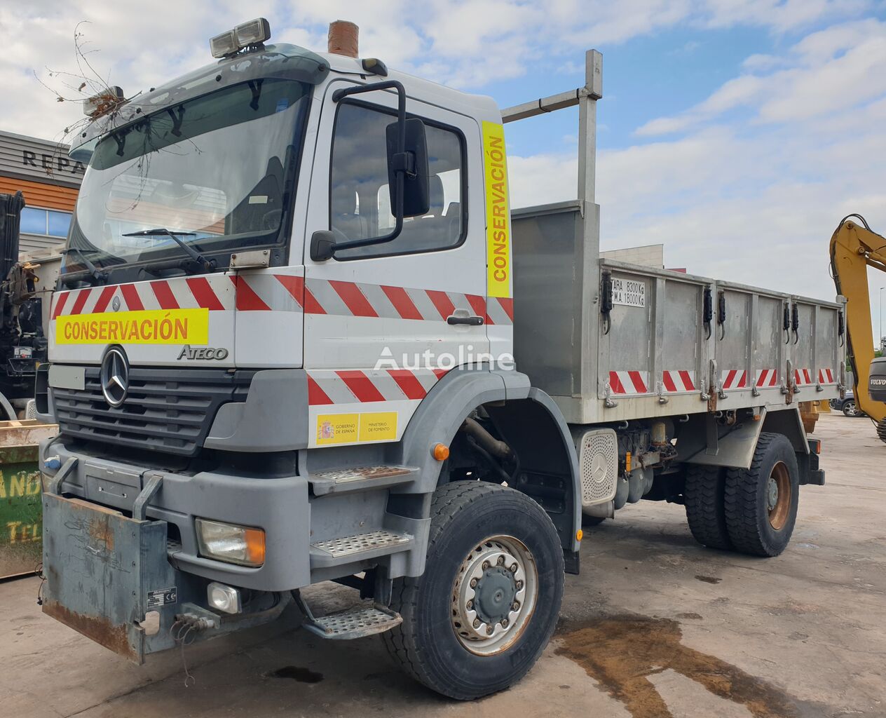 camião de caixa aberta MERCEDES-BENZ Atego 1828 // 4x4