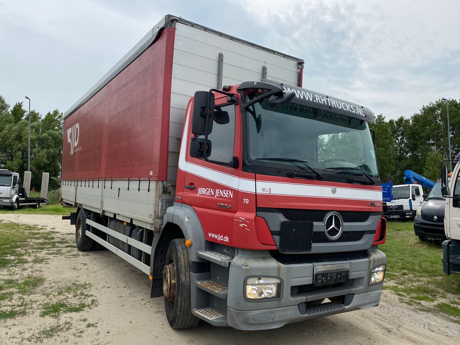 camião de toldo Mercedes-Benz Axor 1824 Pritsche + Plane (8.4 meter) + Zepro 2500 kg LBW