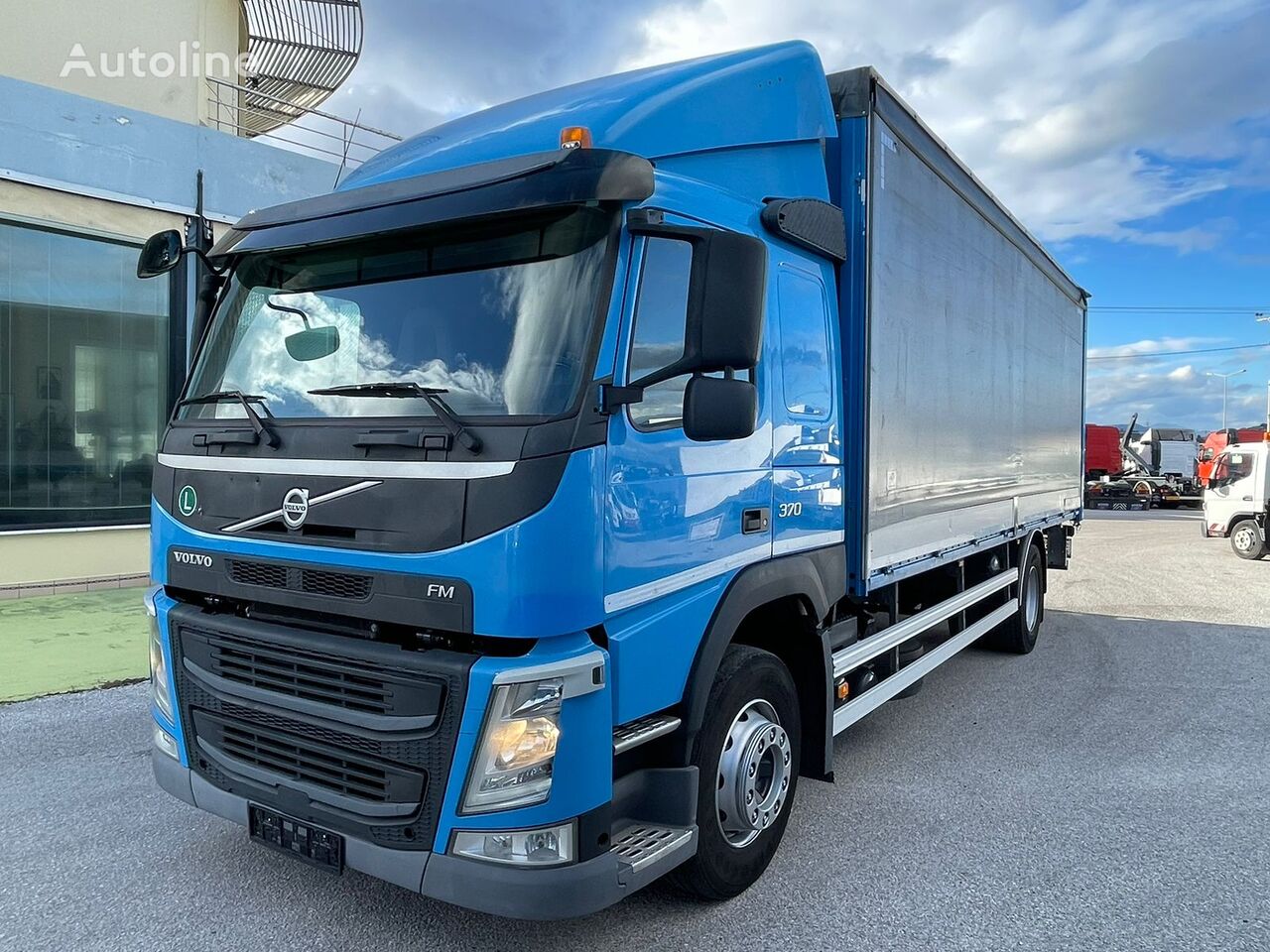 camião de toldo Volvo FM 370