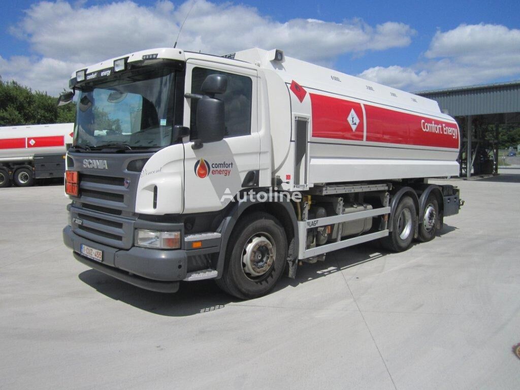camião de transporte de combustivel Scania P320
