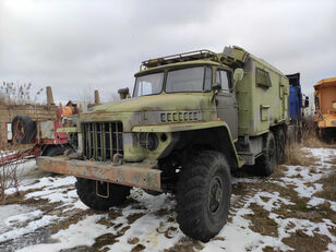 camião militar Ural Ural 375 box truck