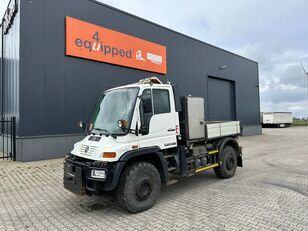 camião-tanque Unimog U400 4x4, langsamer Verkehr,  Kraftstoff, 3  Pedale