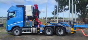 camião tractor Volvo  VTL3R + semi-reboque de transporte de madeira