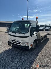 caminhão de reboque Toyota Dyna 150