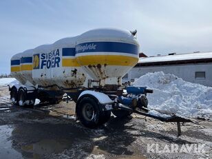 reboque-tanque Interconsult med kompressor