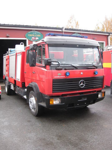 carro de bombeiros Mercedes-Benz 1320